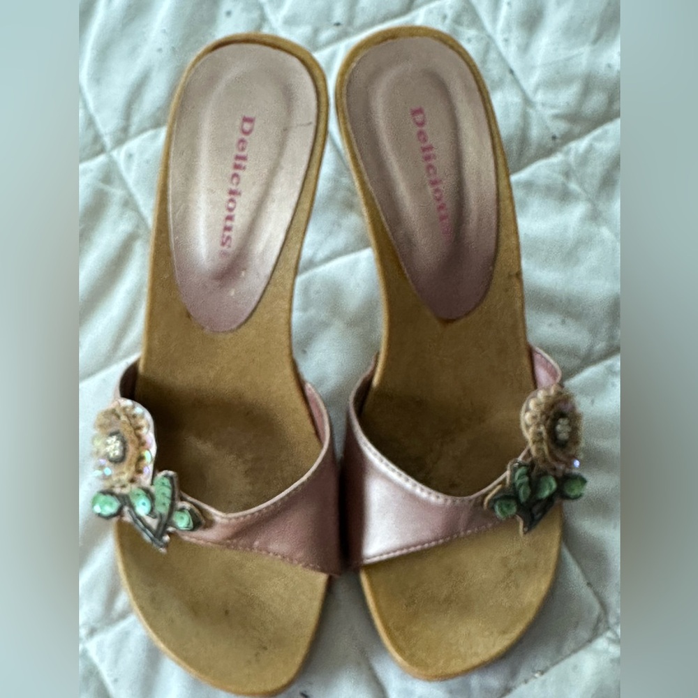 High heeled sandals with sequin appliqué size 7
